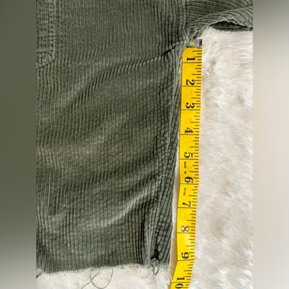 American Eagle Corduroy Cropped Raw Hem Oversized Jacket - Size Medium - Picture 5 of 5